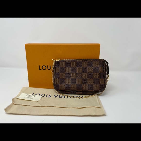 LV Mini Pochette! - Picture 5 of 7